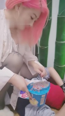 图片[3]-【小希女王】开发调教狗儿子-圣水泡面大餐 bf6633-绳艺套路资源网